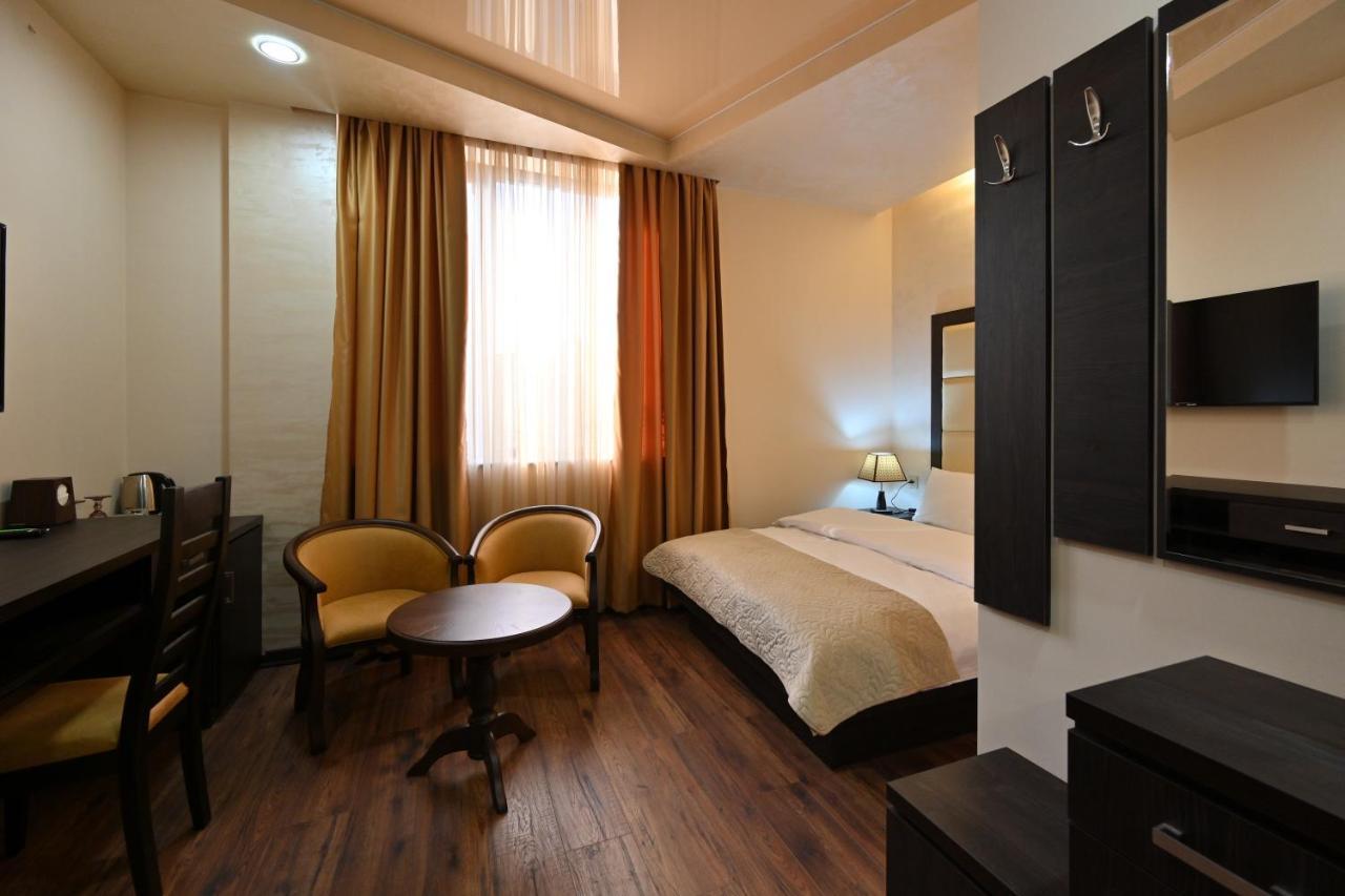יירבאן Hotel Partiez מראה חיצוני תמונה