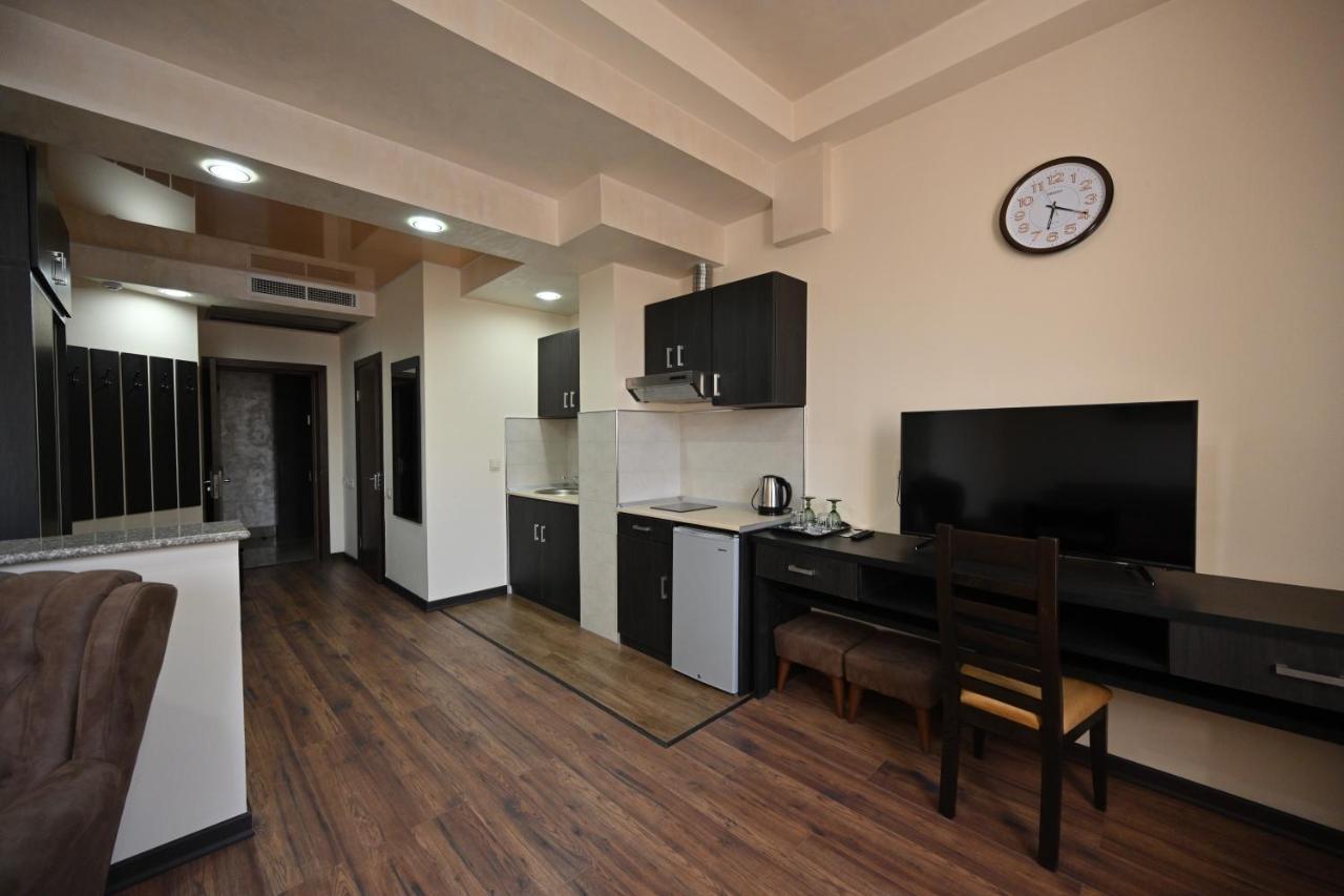 יירבאן Hotel Partiez מראה חיצוני תמונה