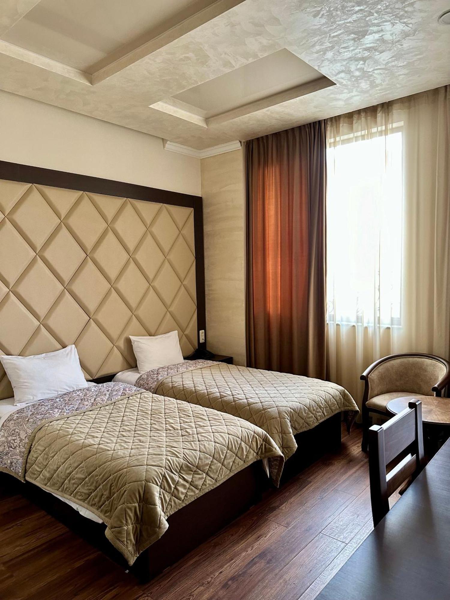 יירבאן Hotel Partiez מראה חיצוני תמונה