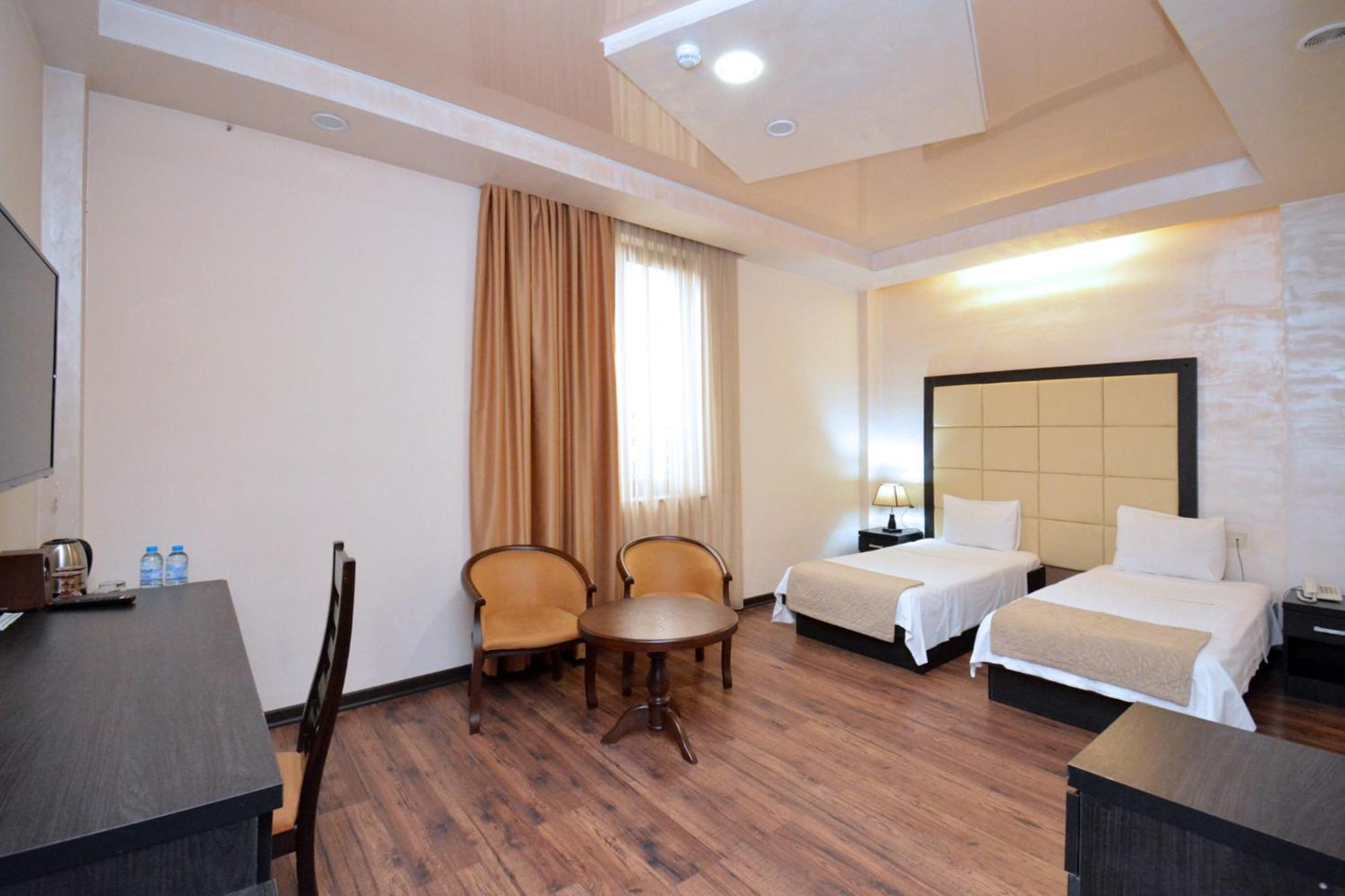 יירבאן Hotel Partiez מראה חיצוני תמונה