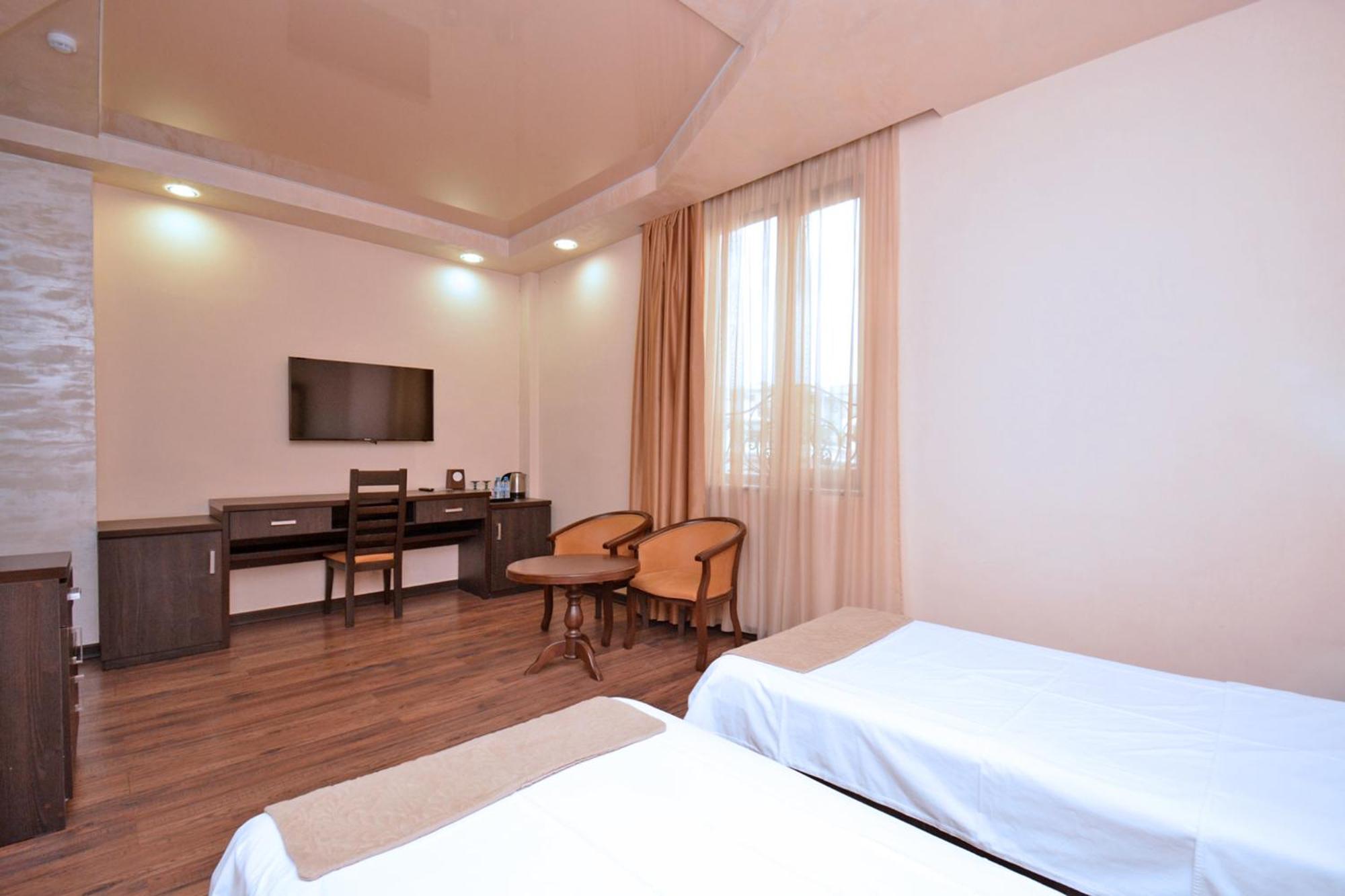 יירבאן Hotel Partiez מראה חיצוני תמונה