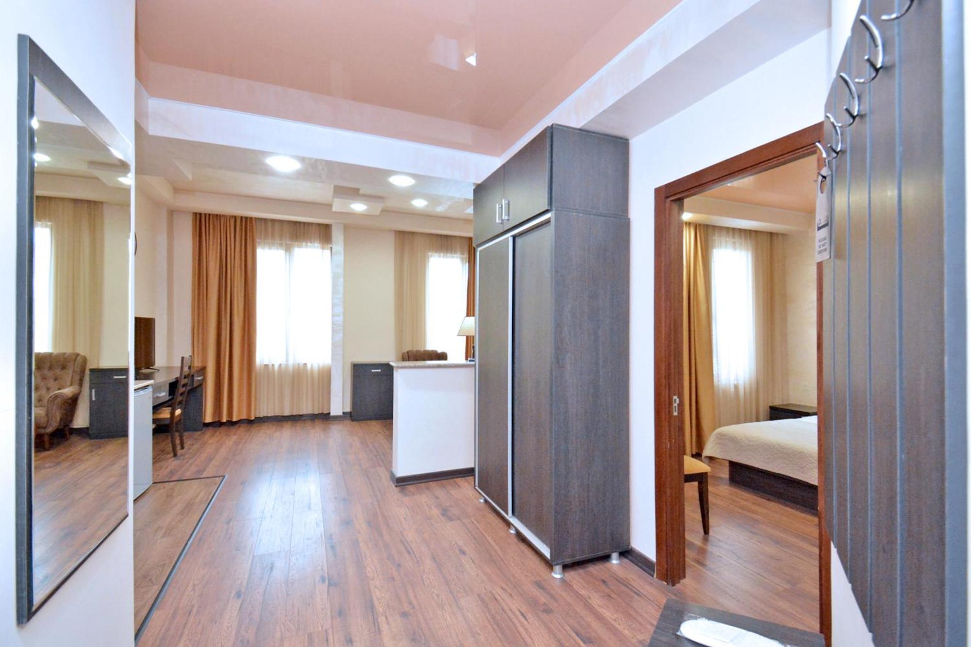 יירבאן Hotel Partiez מראה חיצוני תמונה