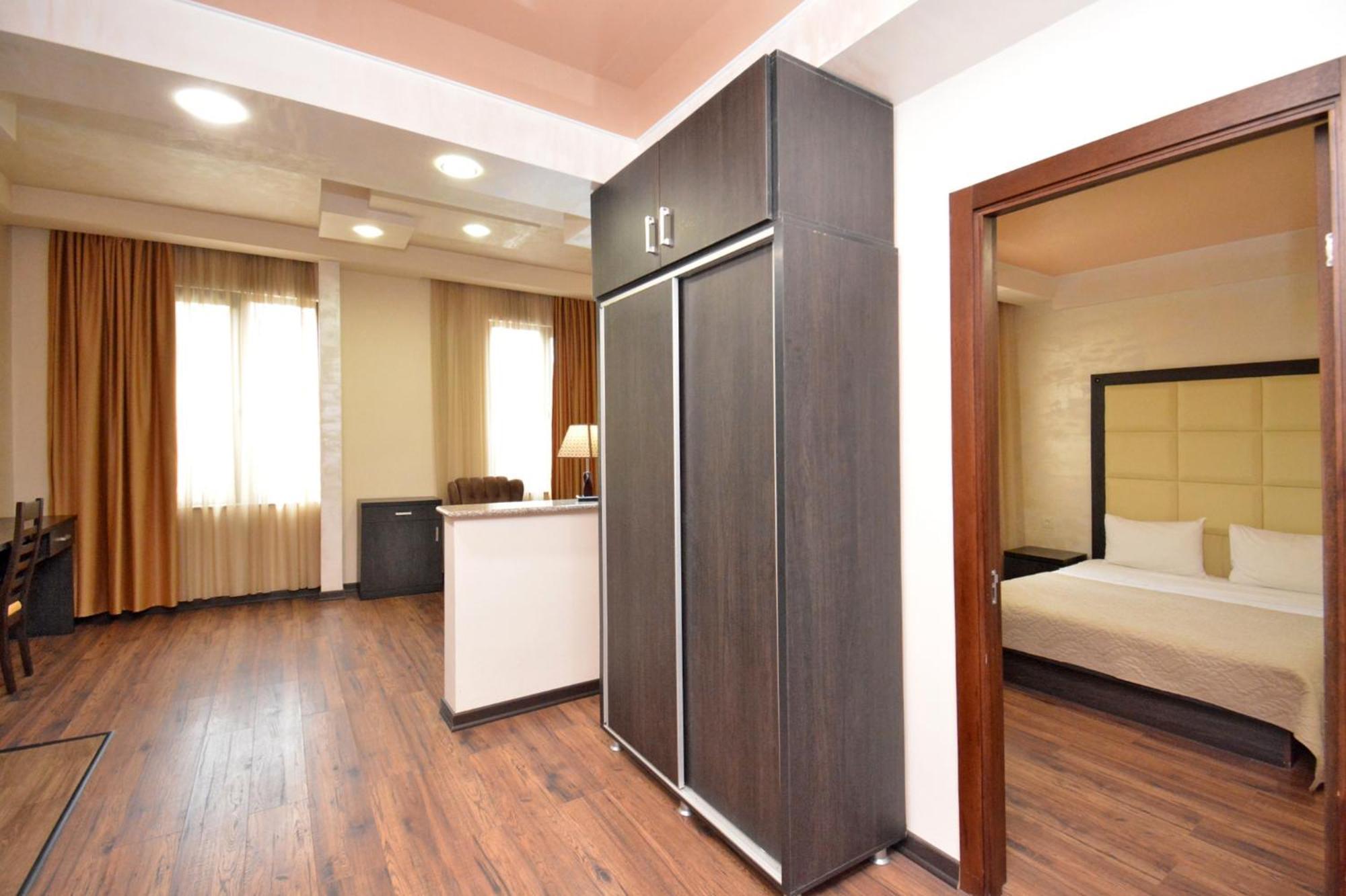 יירבאן Hotel Partiez מראה חיצוני תמונה