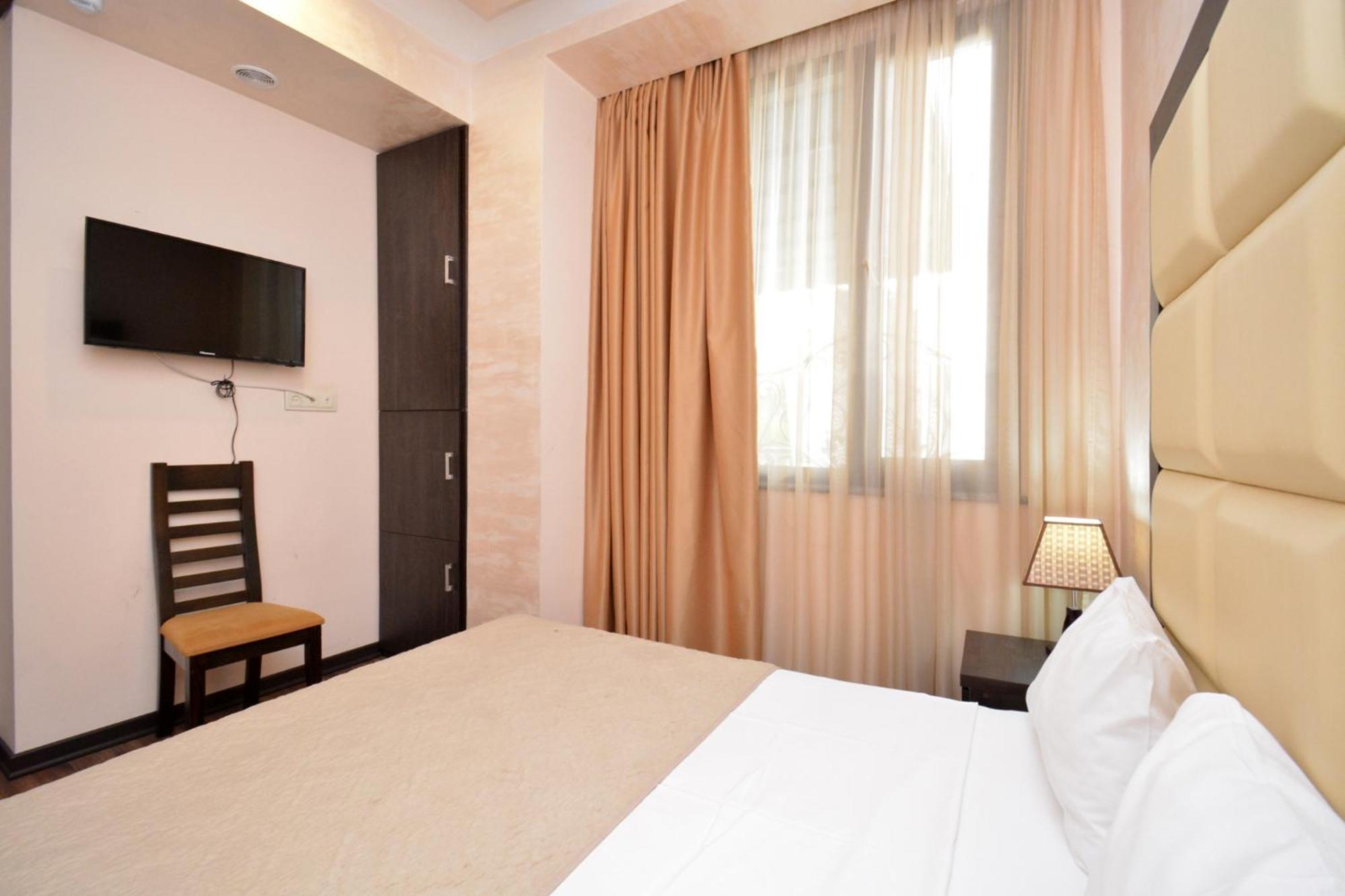 יירבאן Hotel Partiez מראה חיצוני תמונה