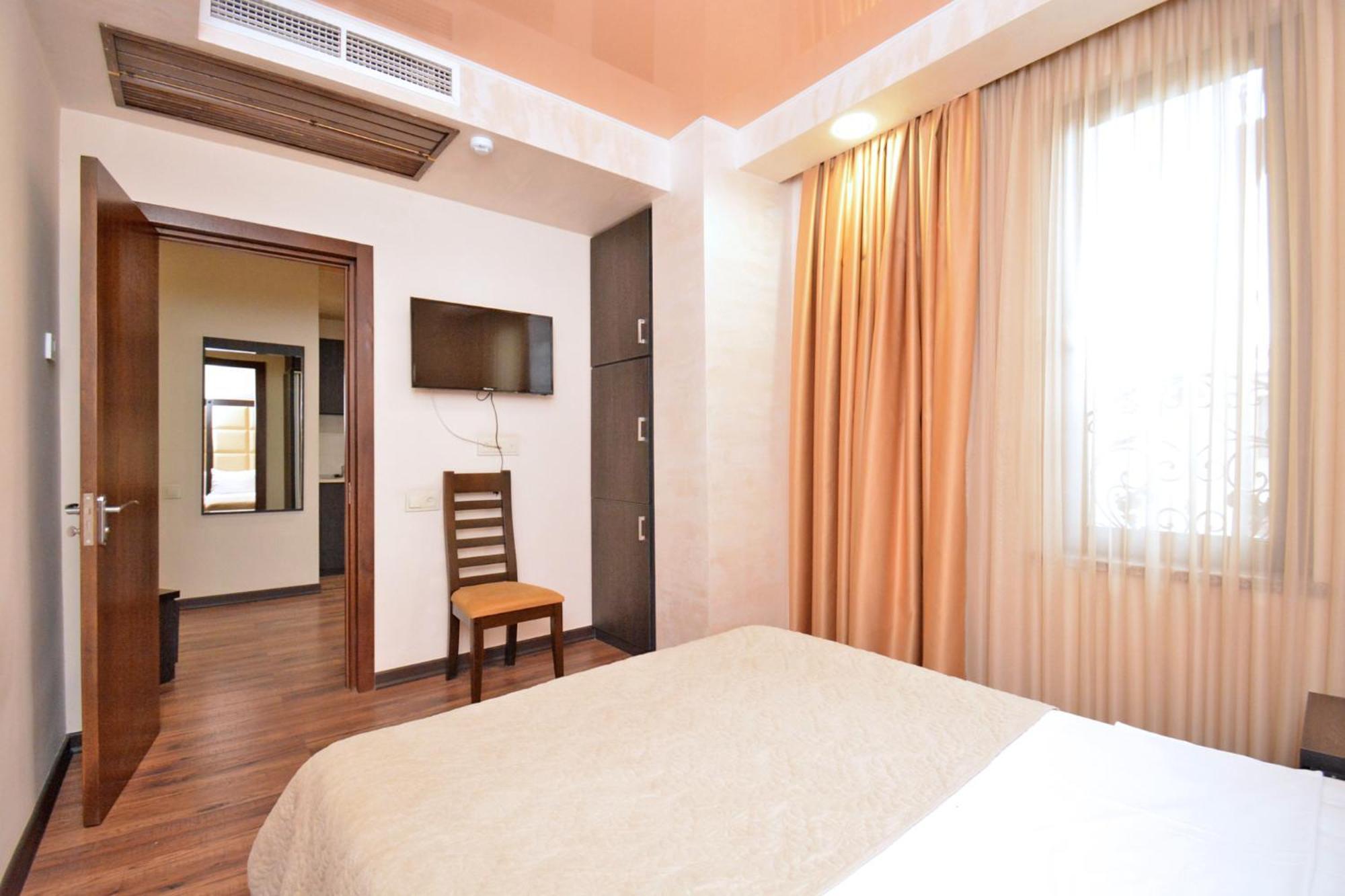 יירבאן Hotel Partiez מראה חיצוני תמונה