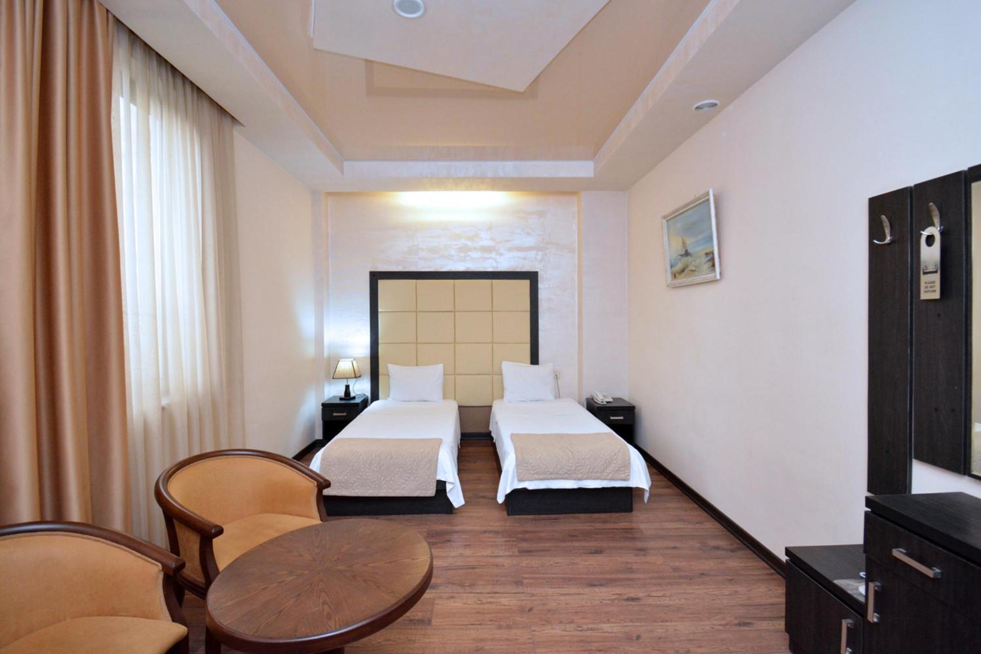 יירבאן Hotel Partiez מראה חיצוני תמונה