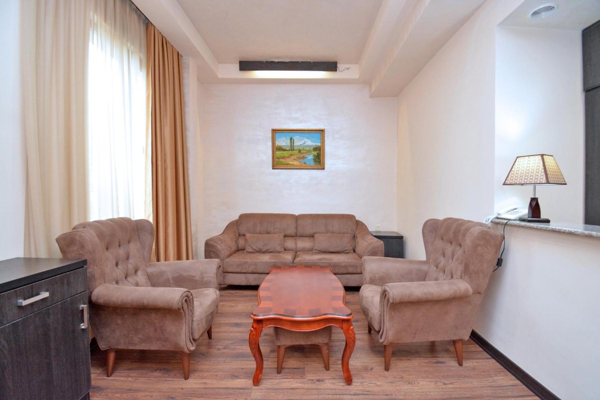 יירבאן Hotel Partiez מראה חיצוני תמונה