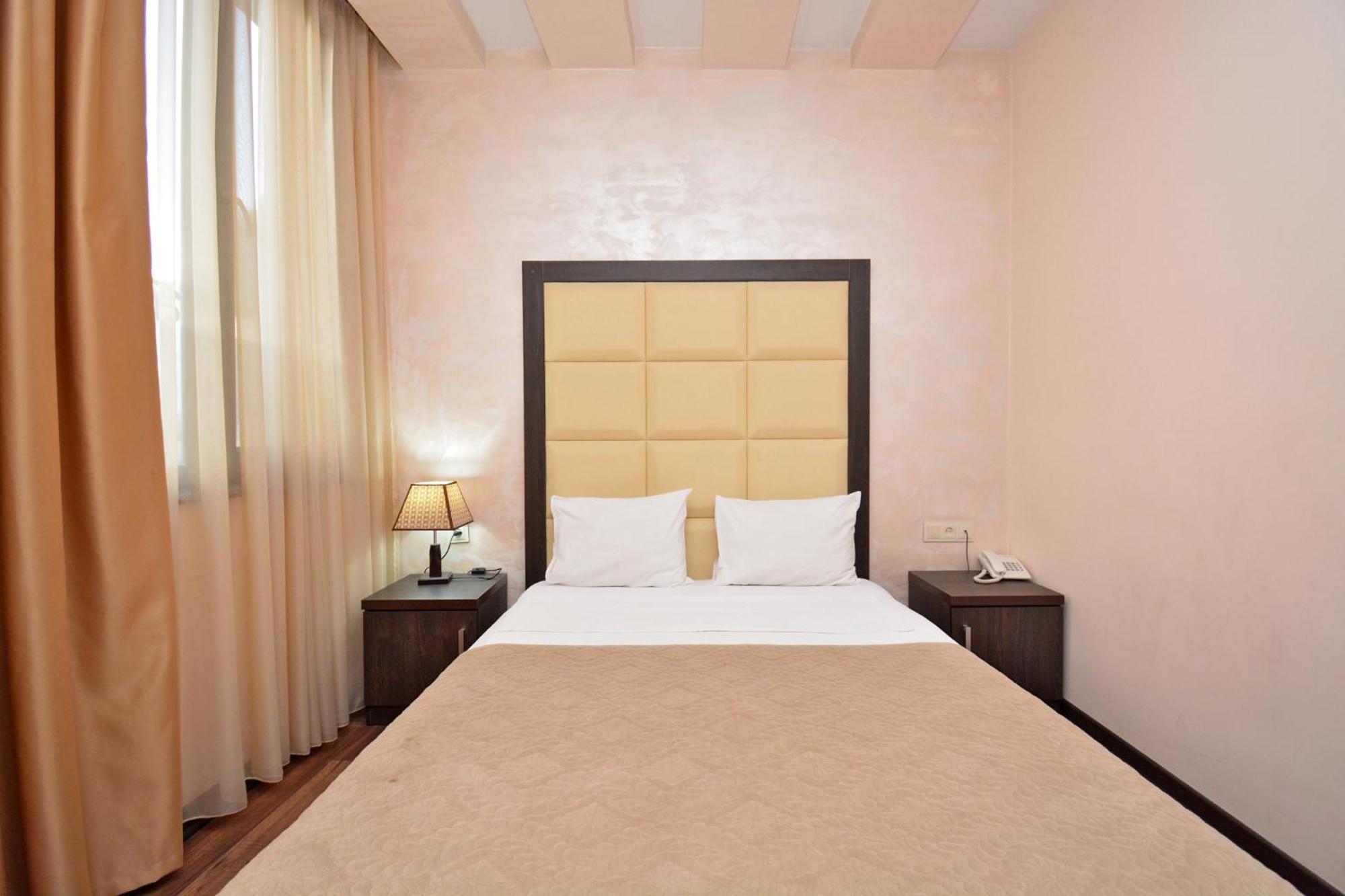 יירבאן Hotel Partiez מראה חיצוני תמונה