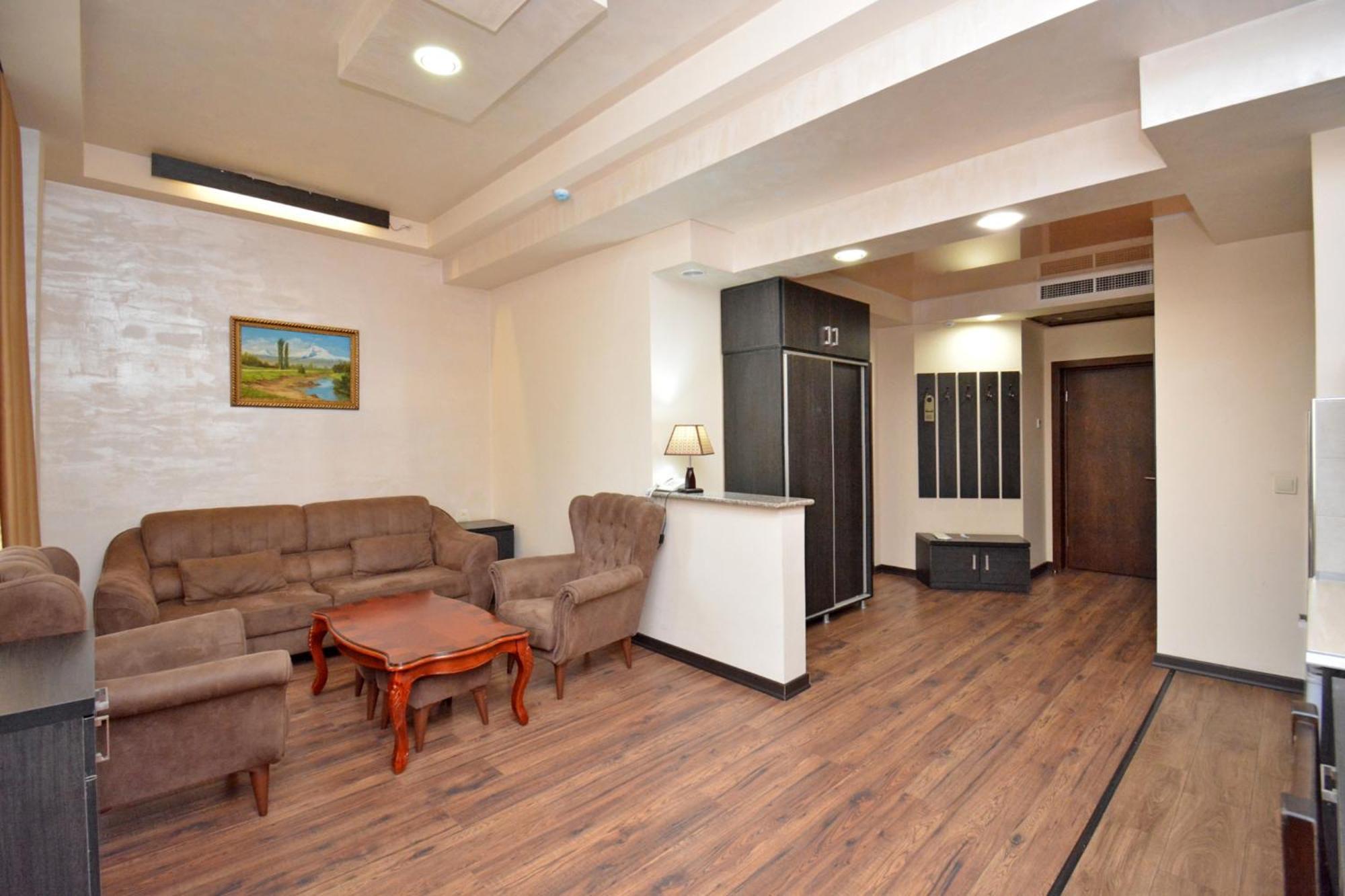 יירבאן Hotel Partiez מראה חיצוני תמונה