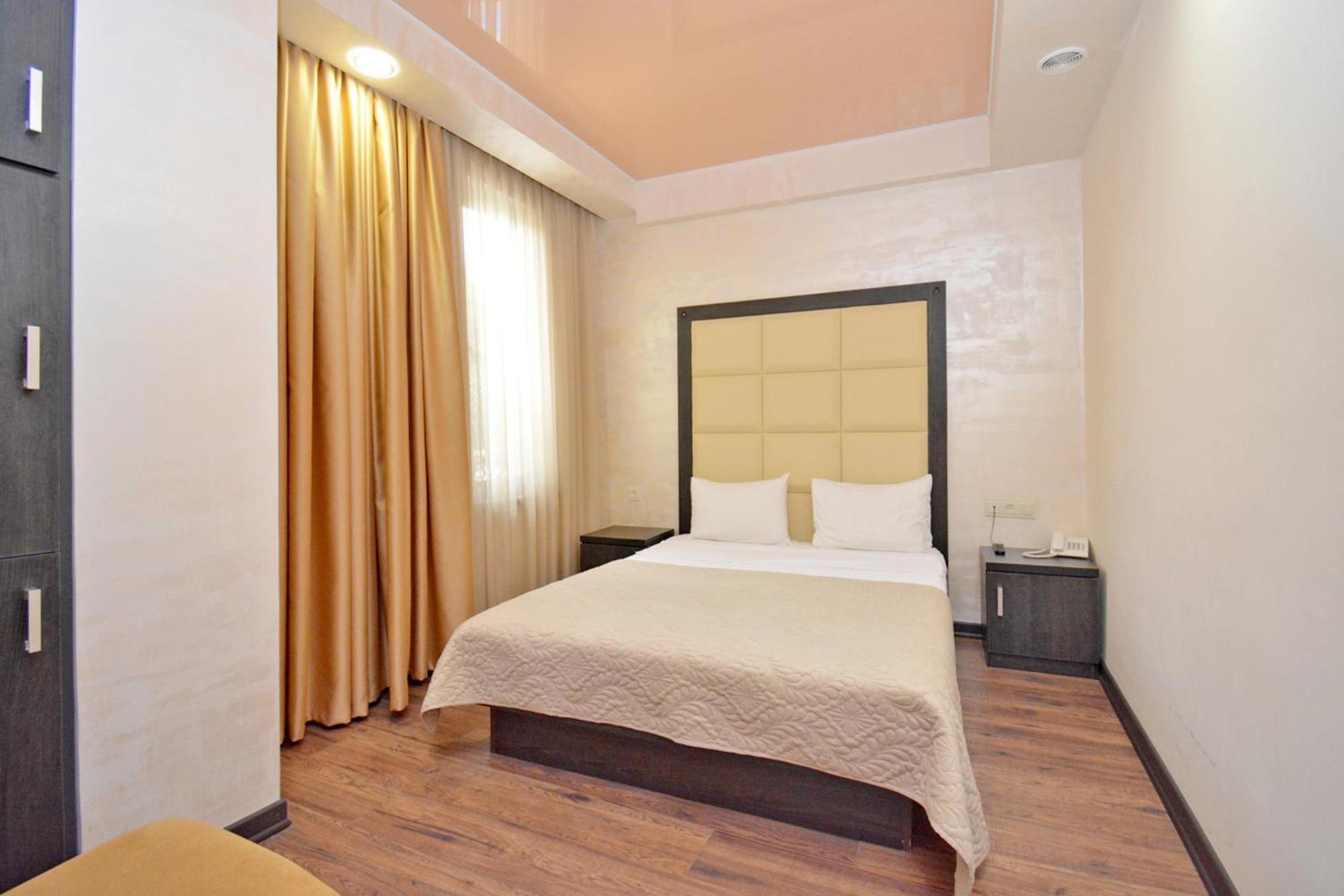 יירבאן Hotel Partiez מראה חיצוני תמונה