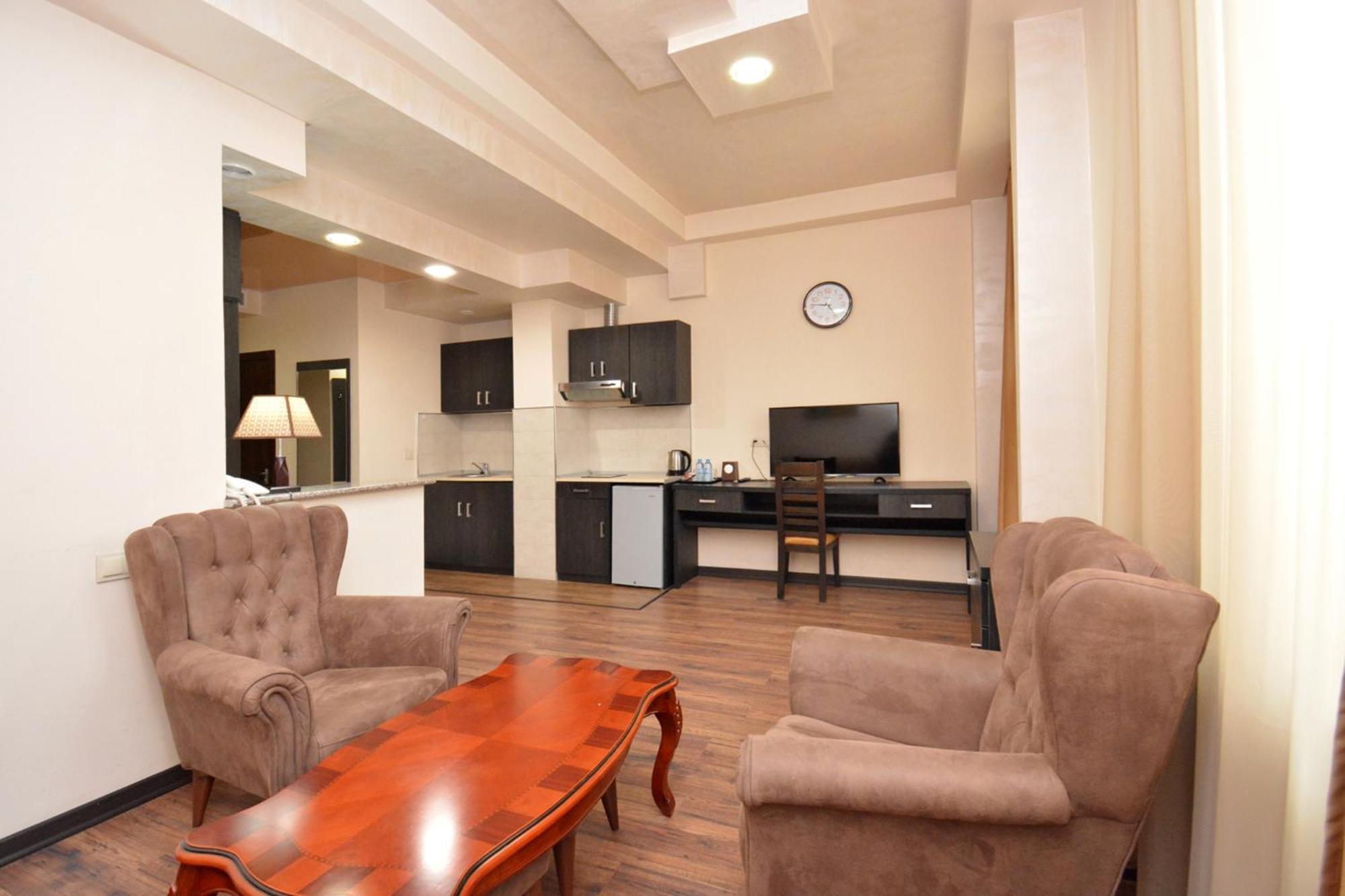 יירבאן Hotel Partiez מראה חיצוני תמונה