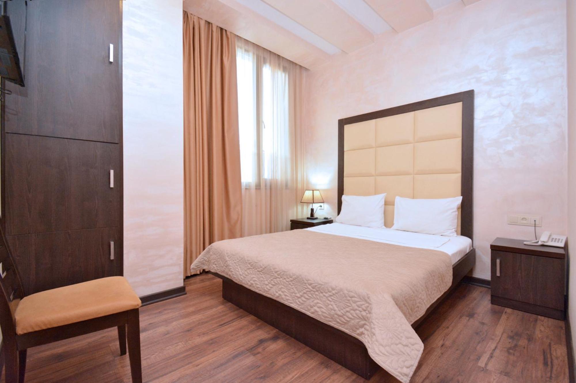 יירבאן Hotel Partiez מראה חיצוני תמונה