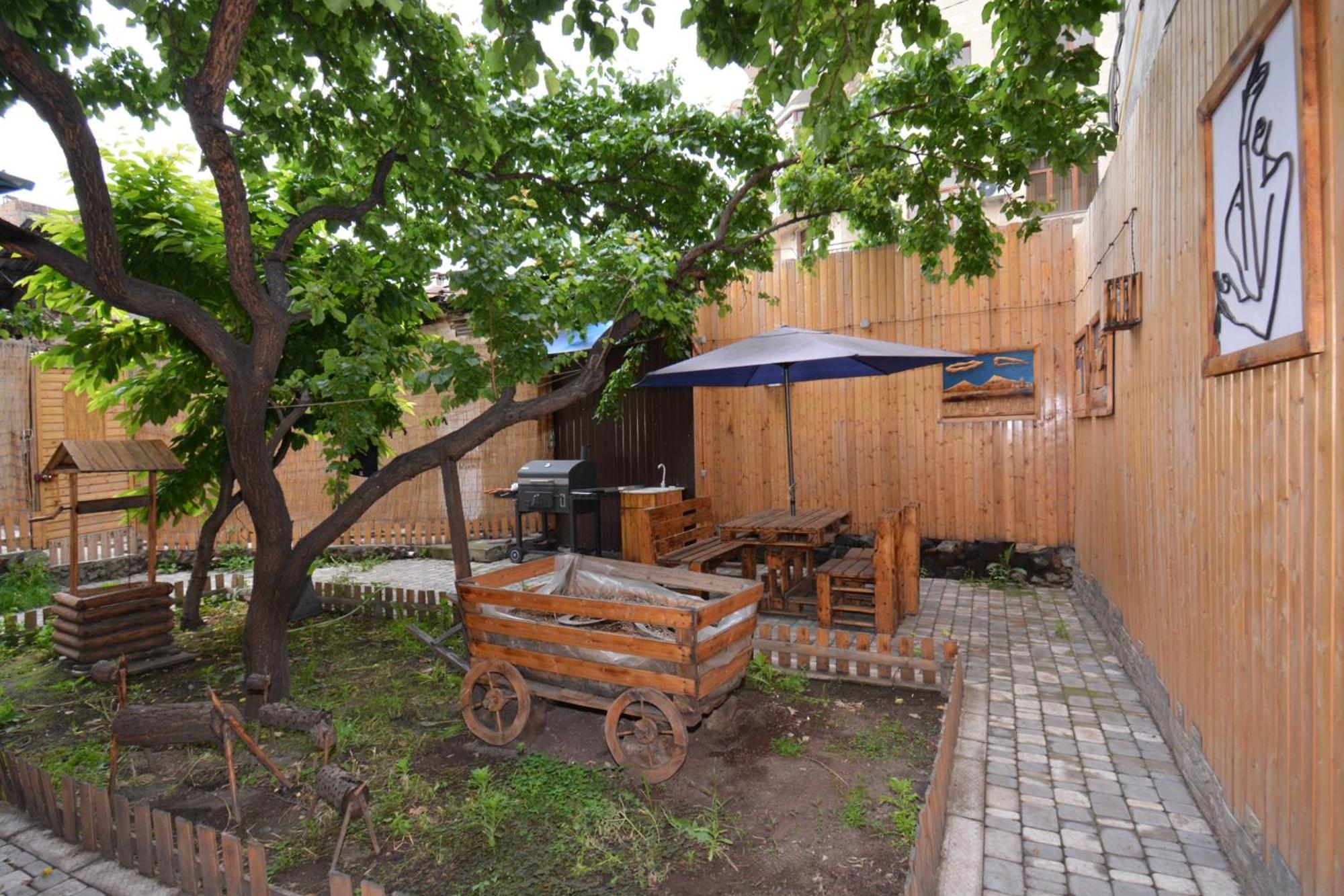 יירבאן Hotel Partiez מראה חיצוני תמונה