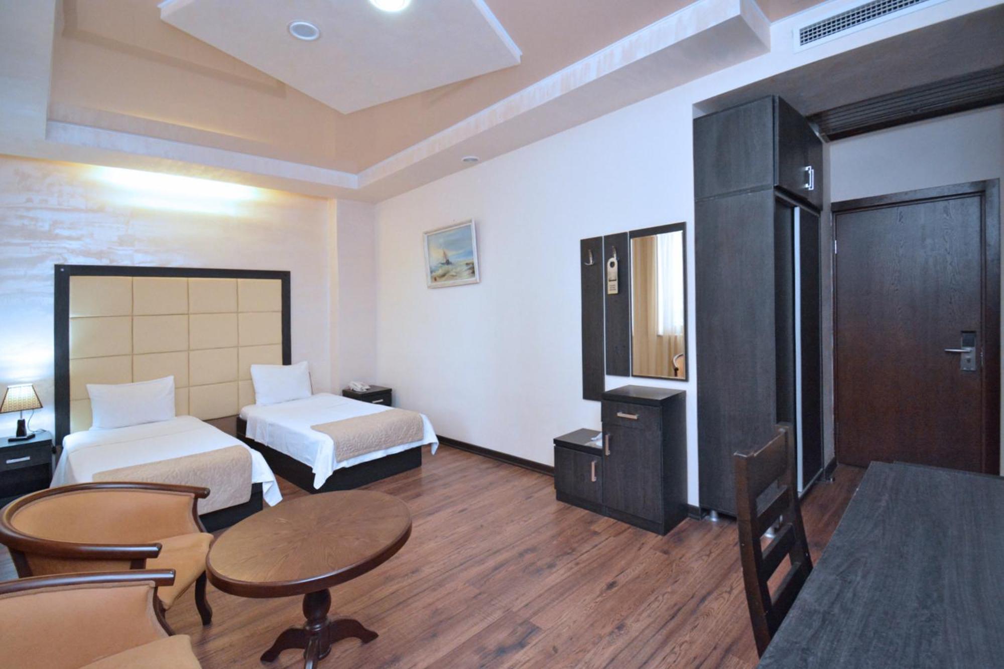 יירבאן Hotel Partiez מראה חיצוני תמונה