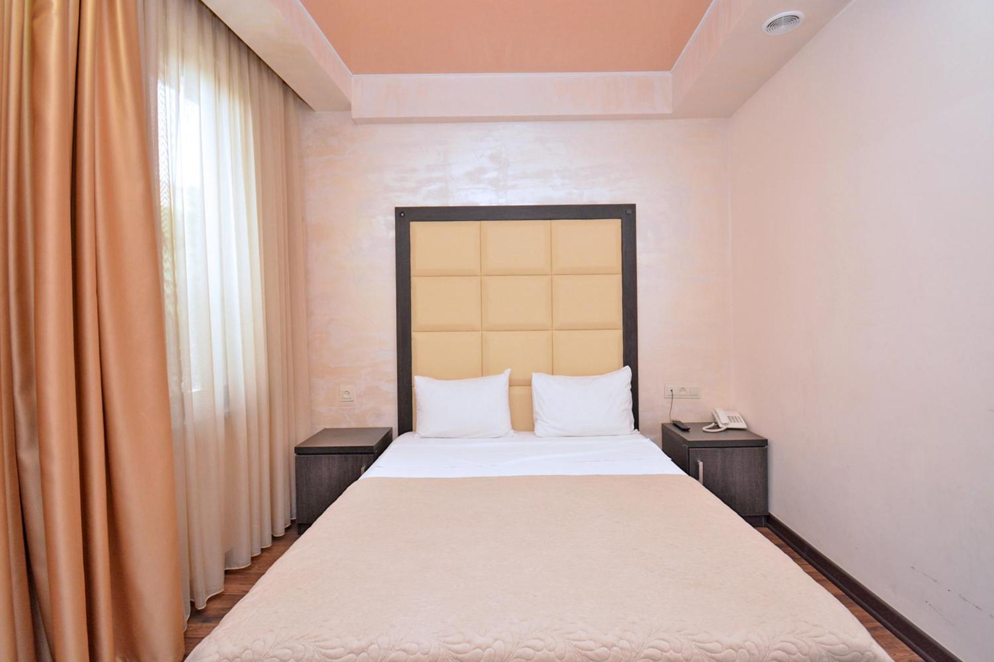 יירבאן Hotel Partiez מראה חיצוני תמונה