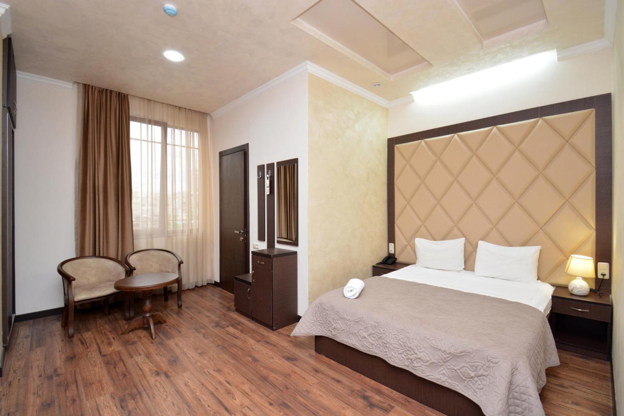 יירבאן Hotel Partiez מראה חיצוני תמונה