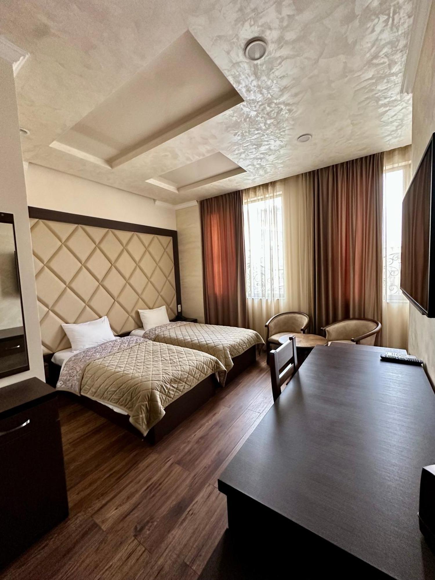 יירבאן Hotel Partiez מראה חיצוני תמונה